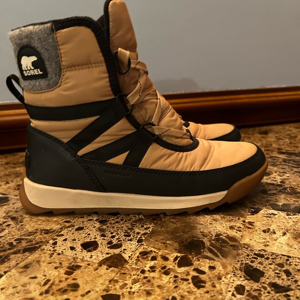 Sorel Whitney Frost Tan and Black Insulated Boots Sz 7